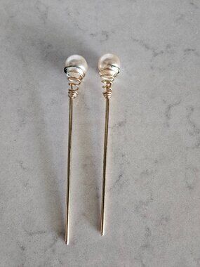 RARE AND VINTAGE PAIR OF GOLD-COLORED FAUX PEARL HAIR PICKS